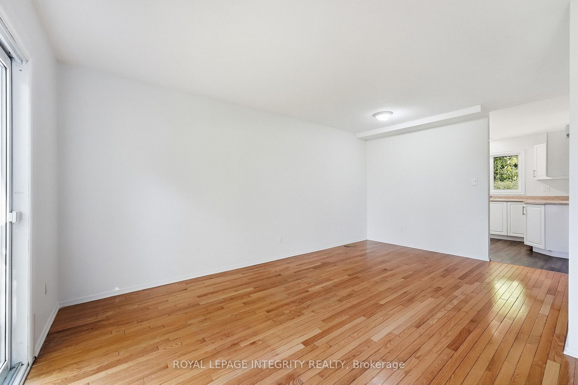 Photo 15 of 909 Lawnsberry Drive, Ottawa, Chatelaine Village — HOMEH