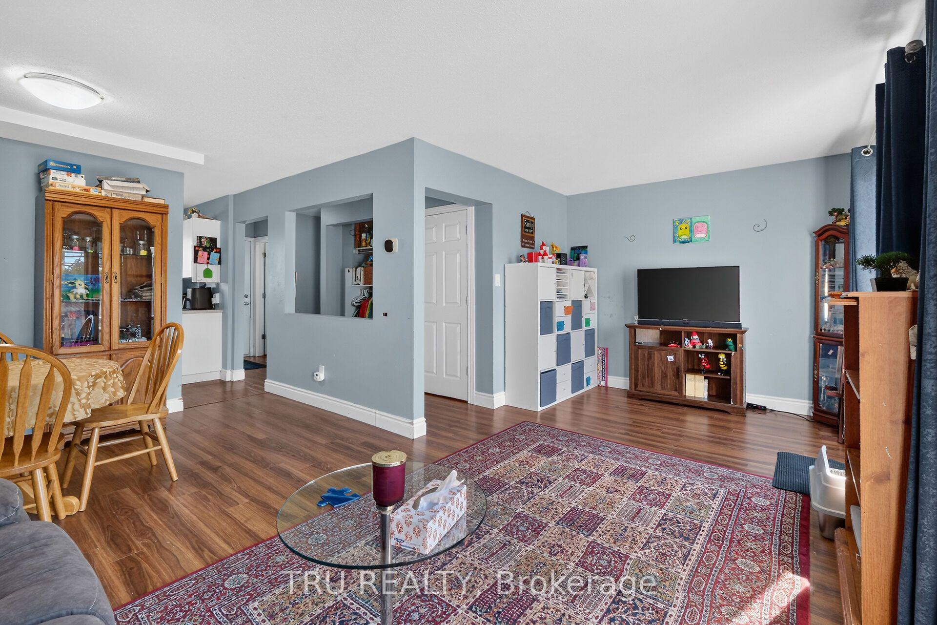 Photo 10 of 369 Mockingbird Drive, Ottawa, Chatelaine Village — HOMEH