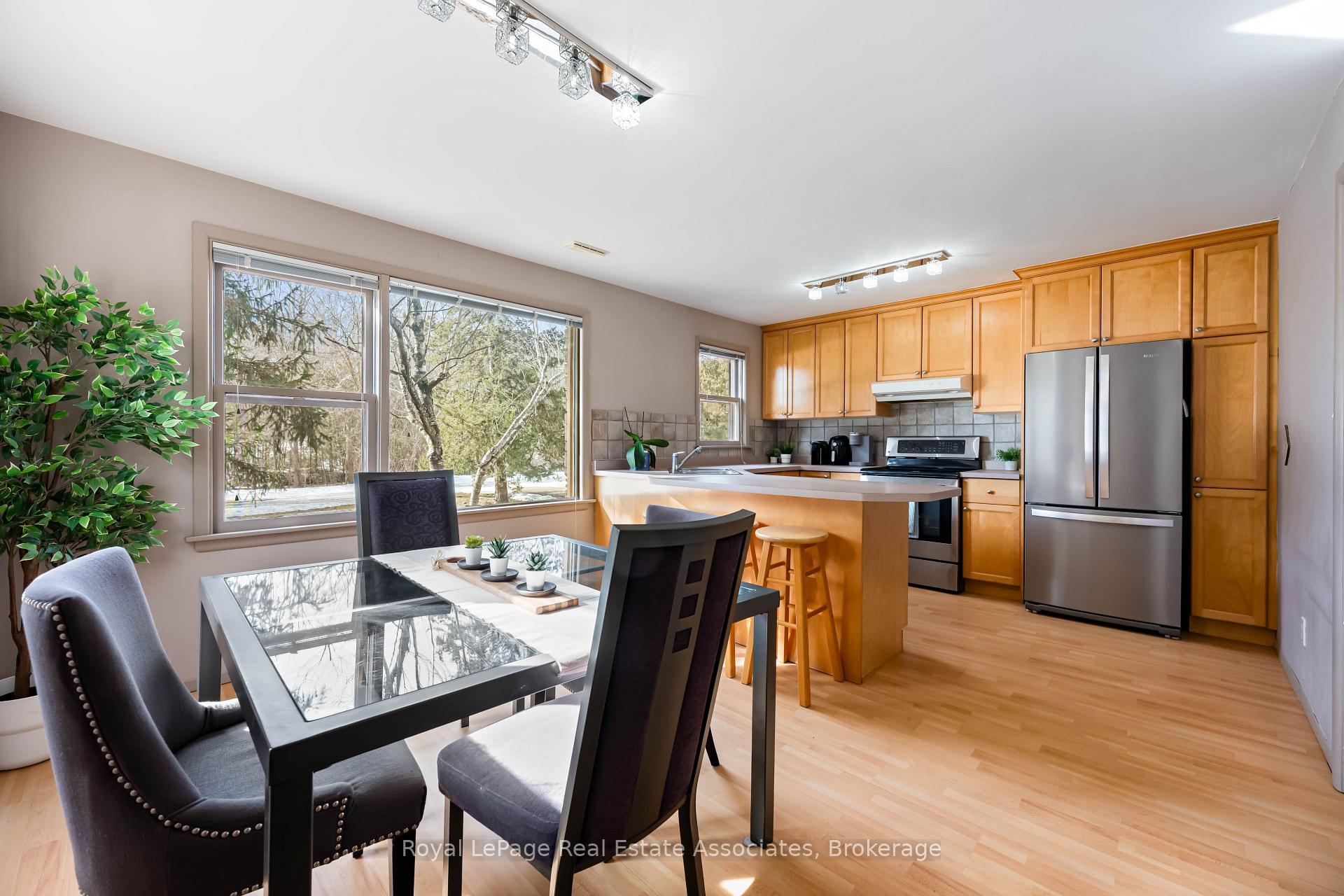 Photo 4 of 8 Ann Street, Halton Hills, Georgetown — HOMEH