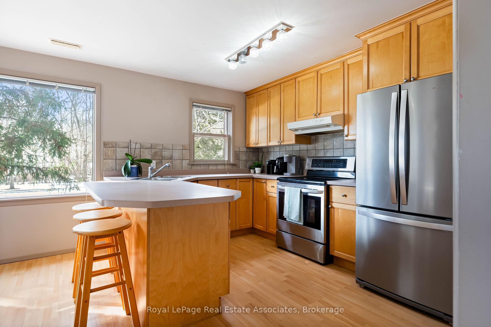 Photo 6 of 8 Ann Street, Halton Hills, Georgetown — HOMEH