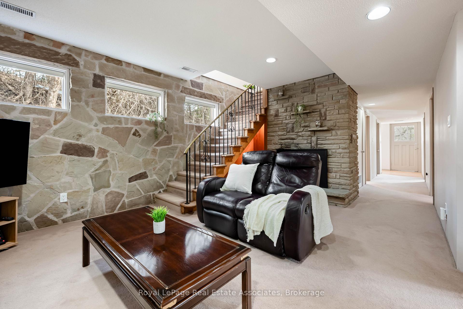 Photo 33 of 8 Ann Street, Halton Hills, Georgetown — HOMEH
