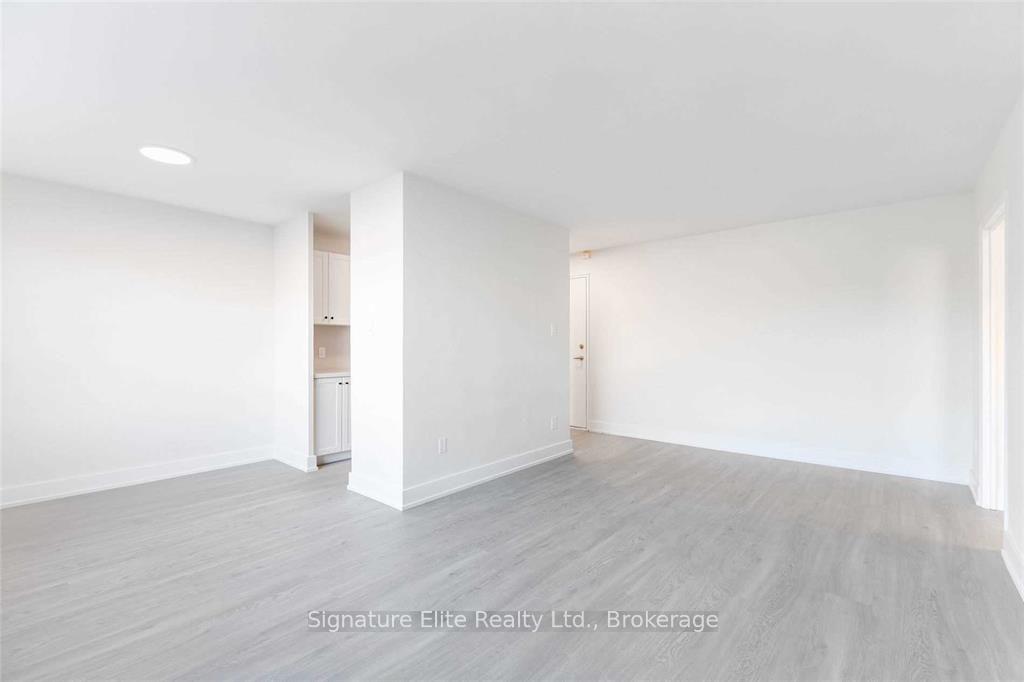 Photo 2 of Unit 215, 3 Swift Drive, North York, Victoria Village — HOMEH