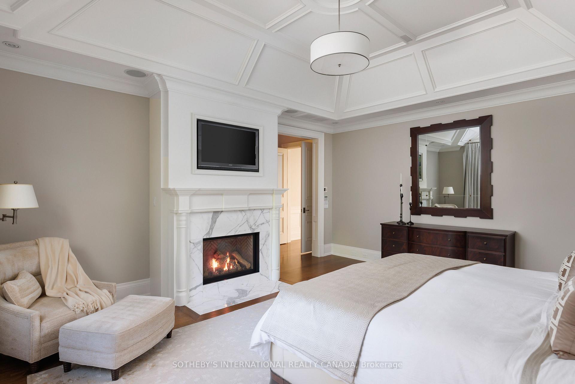 Photo 20 of 50 Queen Marys Drive, Etobicoke, Kingsway South — HOMEH