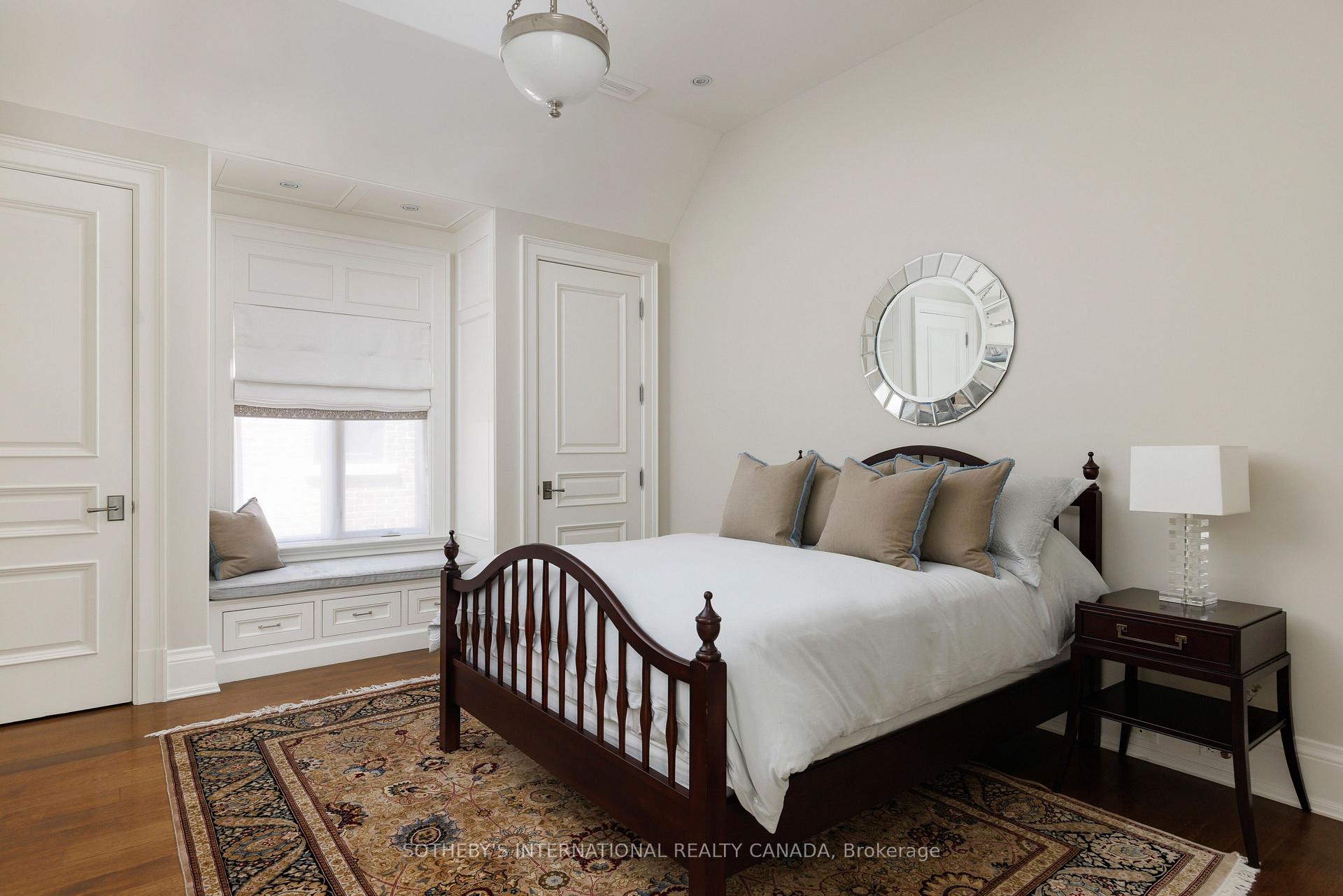 Photo 25 of 50 Queen Marys Drive, Etobicoke, Kingsway South — HOMEH