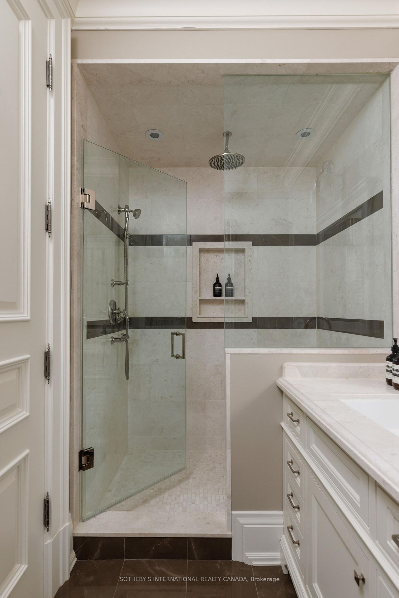 Photo 26 of 50 Queen Marys Drive, Etobicoke, Kingsway South — HOMEH
