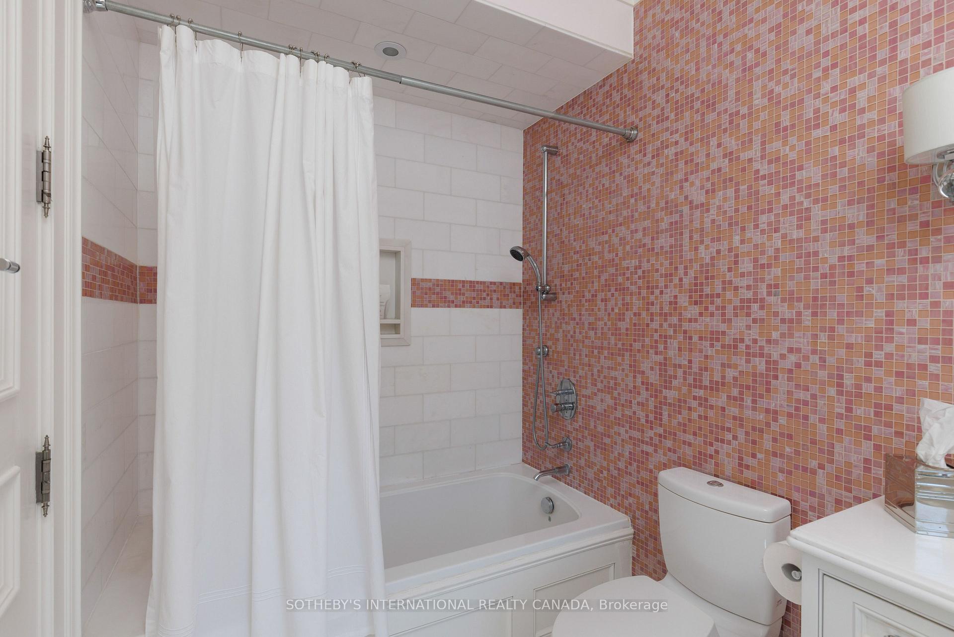 Photo 30 of 50 Queen Marys Drive, Etobicoke, Kingsway South — HOMEH
