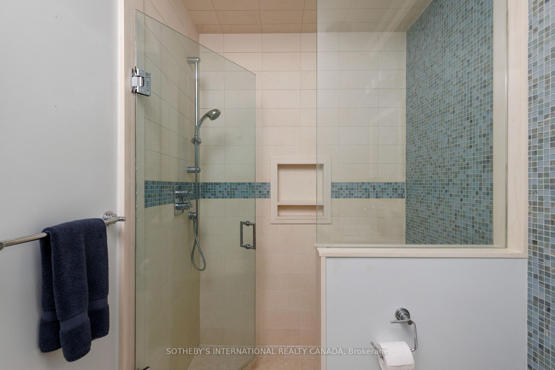 Photo 35 of 50 Queen Marys Drive, Etobicoke, Kingsway South — HOMEH