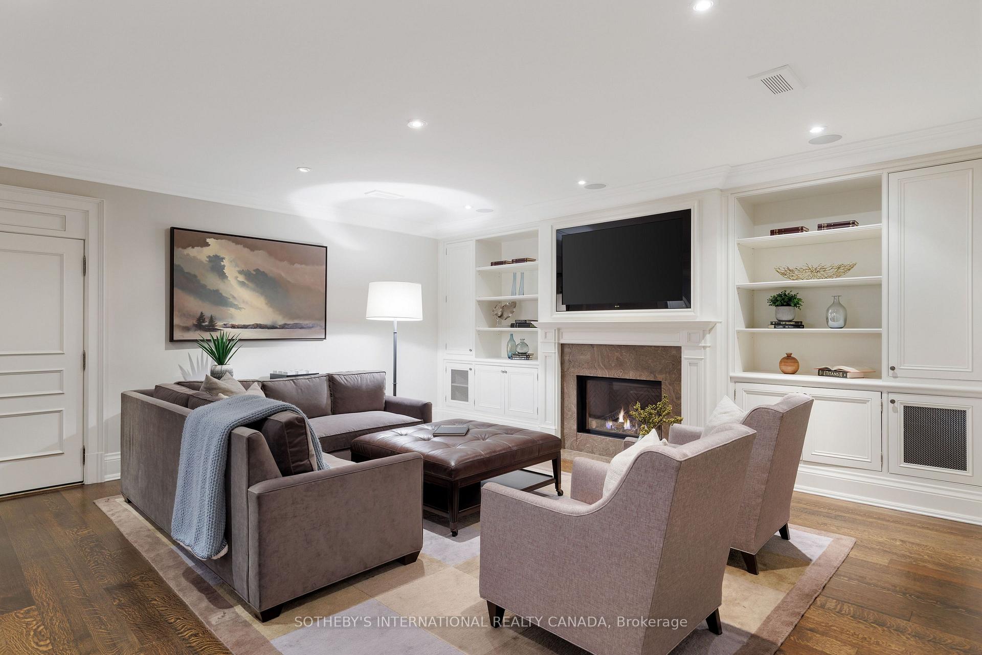 Photo 37 of 50 Queen Marys Drive, Etobicoke, Kingsway South — HOMEH