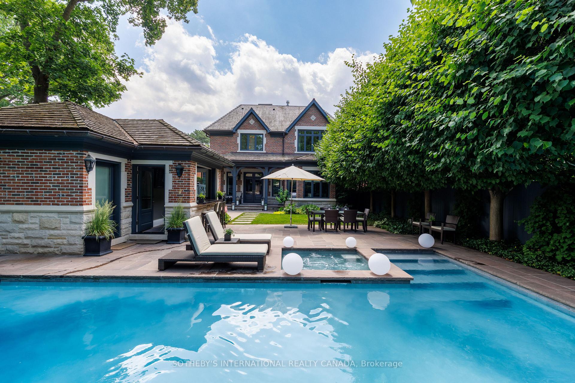 Photo 47 of 50 Queen Marys Drive, Etobicoke, Kingsway South — HOMEH