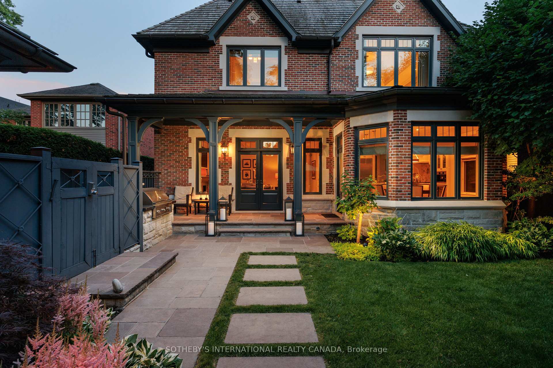 Photo 49 of 50 Queen Marys Drive, Etobicoke, Kingsway South — HOMEH