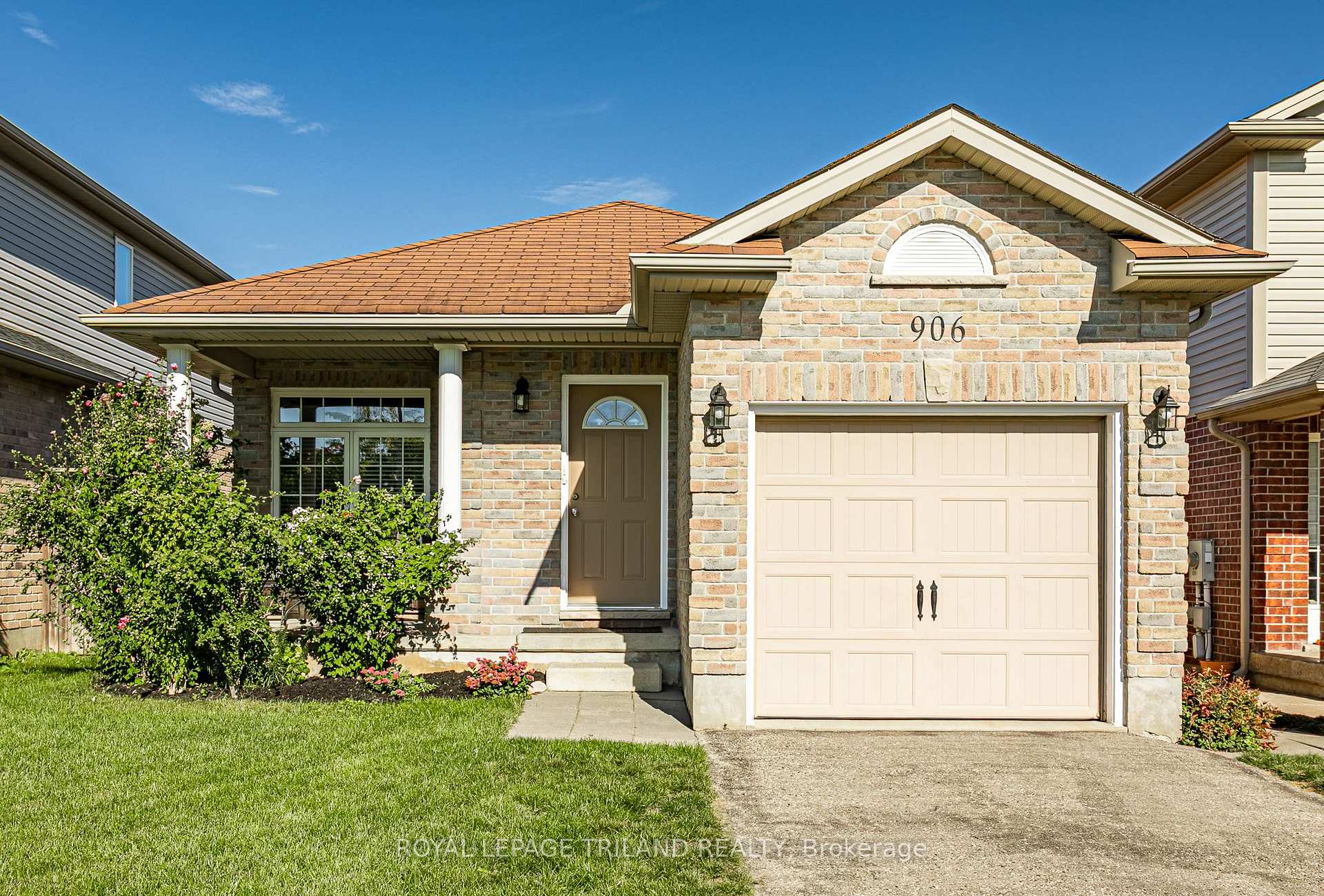 Photo of 906 Bitterbush Crescent