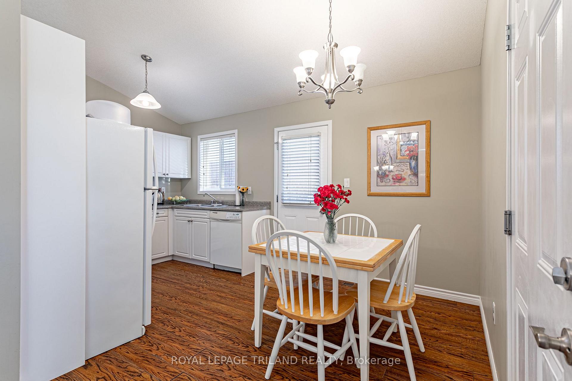 Photo 10 of 906 Bitterbush Crescent, London, North M — HOMEH
