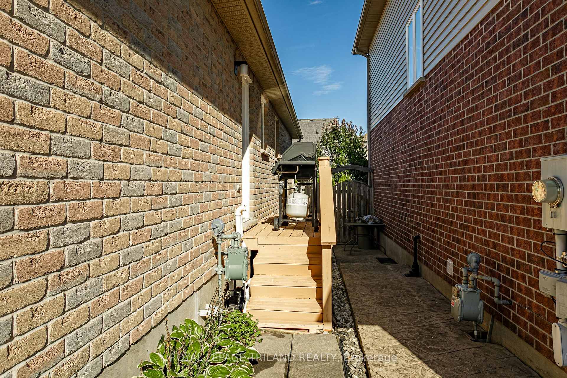 Photo 30 of 906 Bitterbush Crescent, London, North M — HOMEH