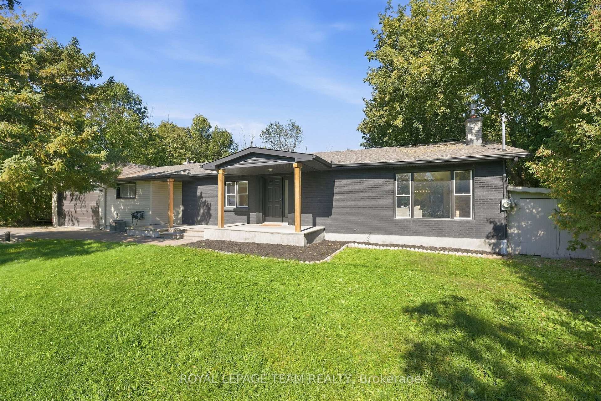 Photo of 1819 Rideau Road
