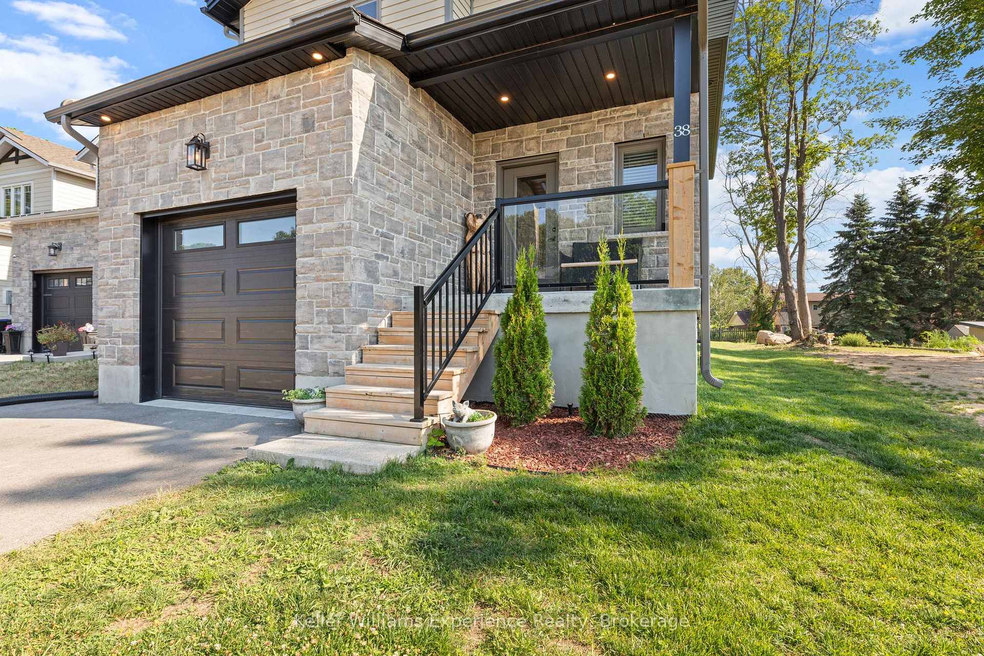 Photo 3 of 38 Payette Drive, Penetanguishene — HOMEH