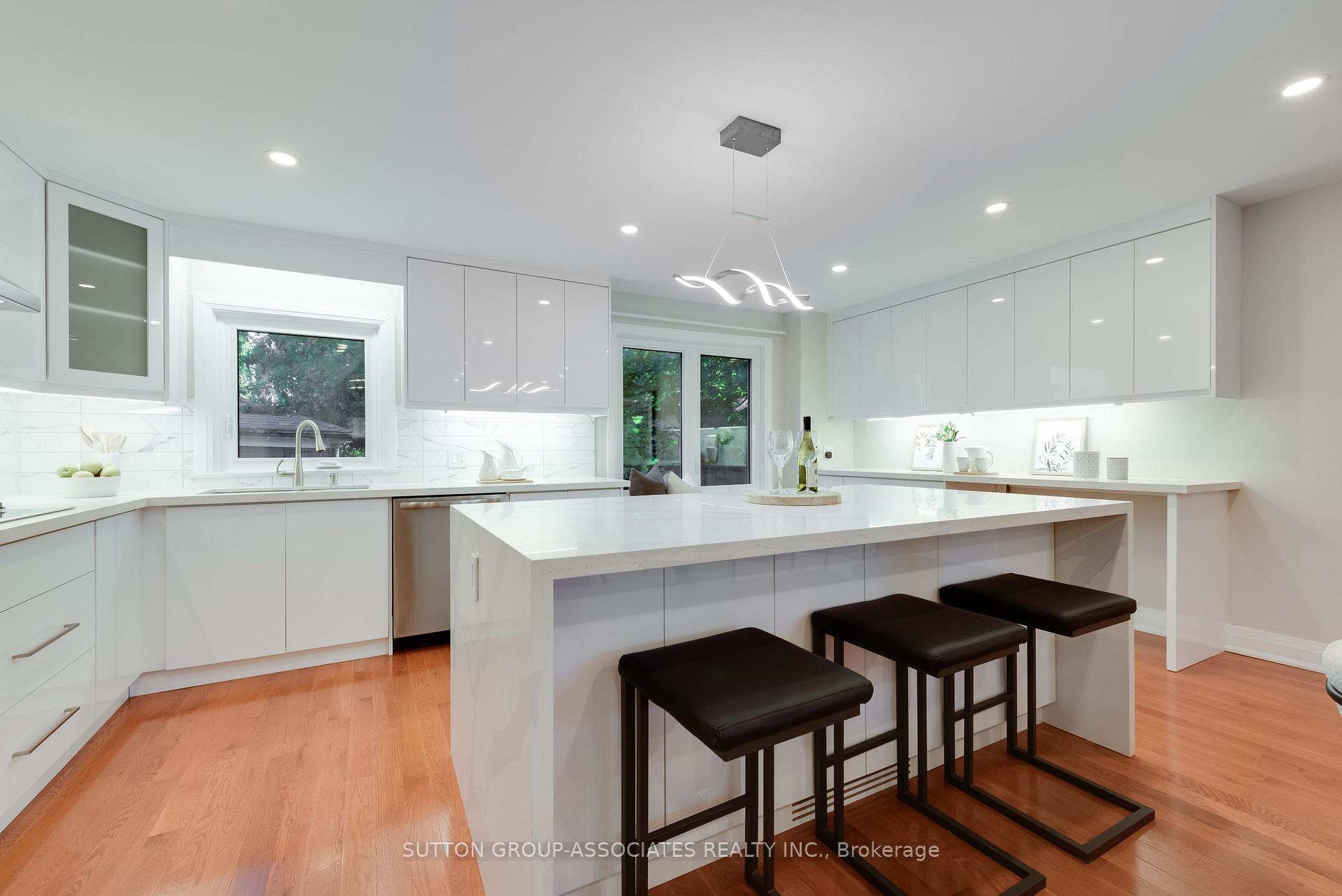 Photo 9 of 21 Belvidere Avenue, Toronto, Humewood-Cedarvale — HOMEH