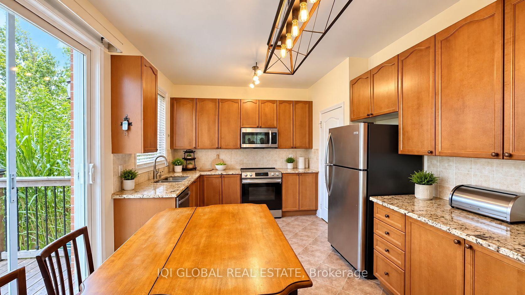 Photo 4 of 3088 Portree Crescent, Oakville, Bronte Creek — HOMEH