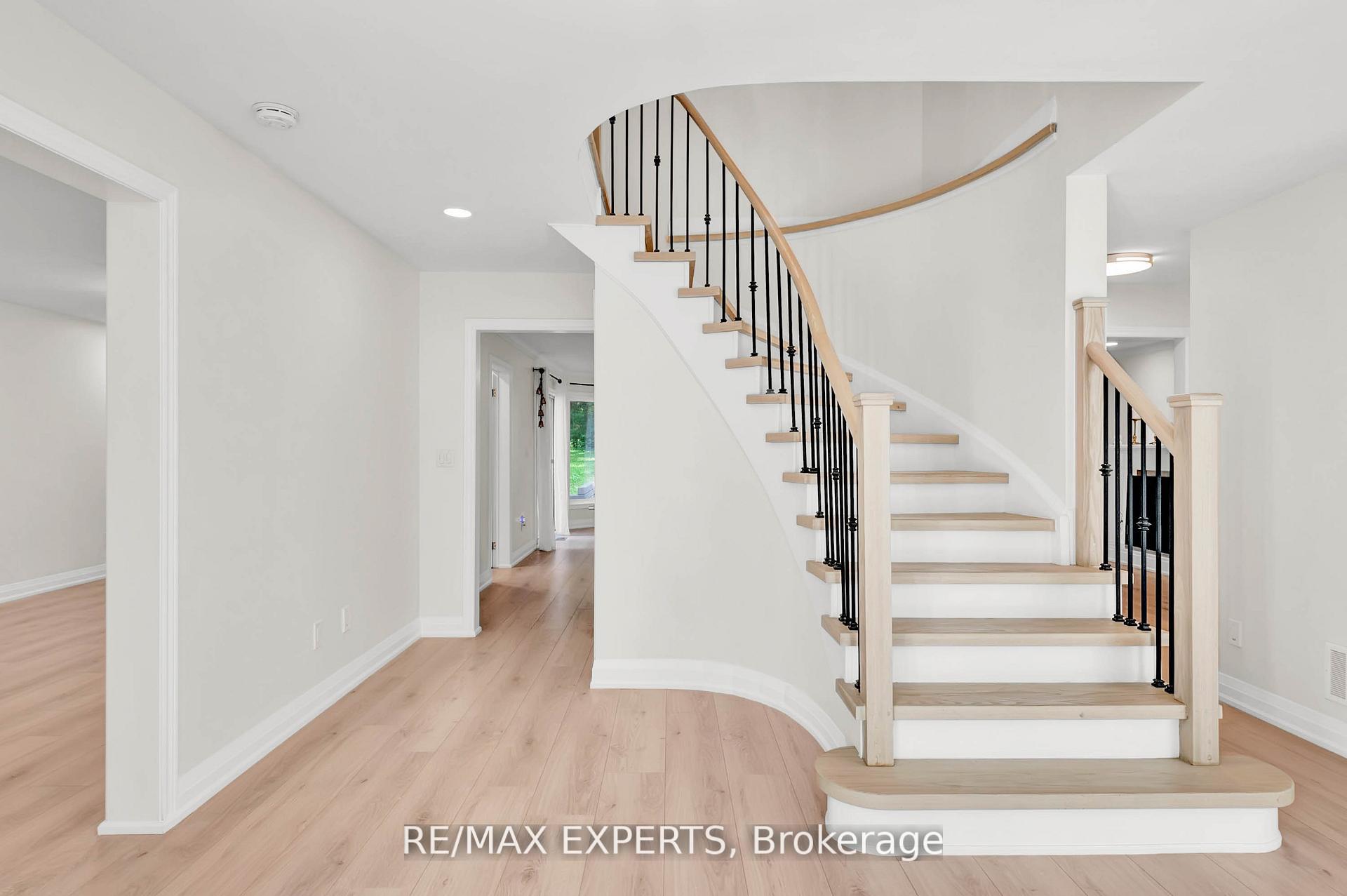 Photo 5 of 14 Alana Drive, Springwater, Centre Vespra — HOMEH