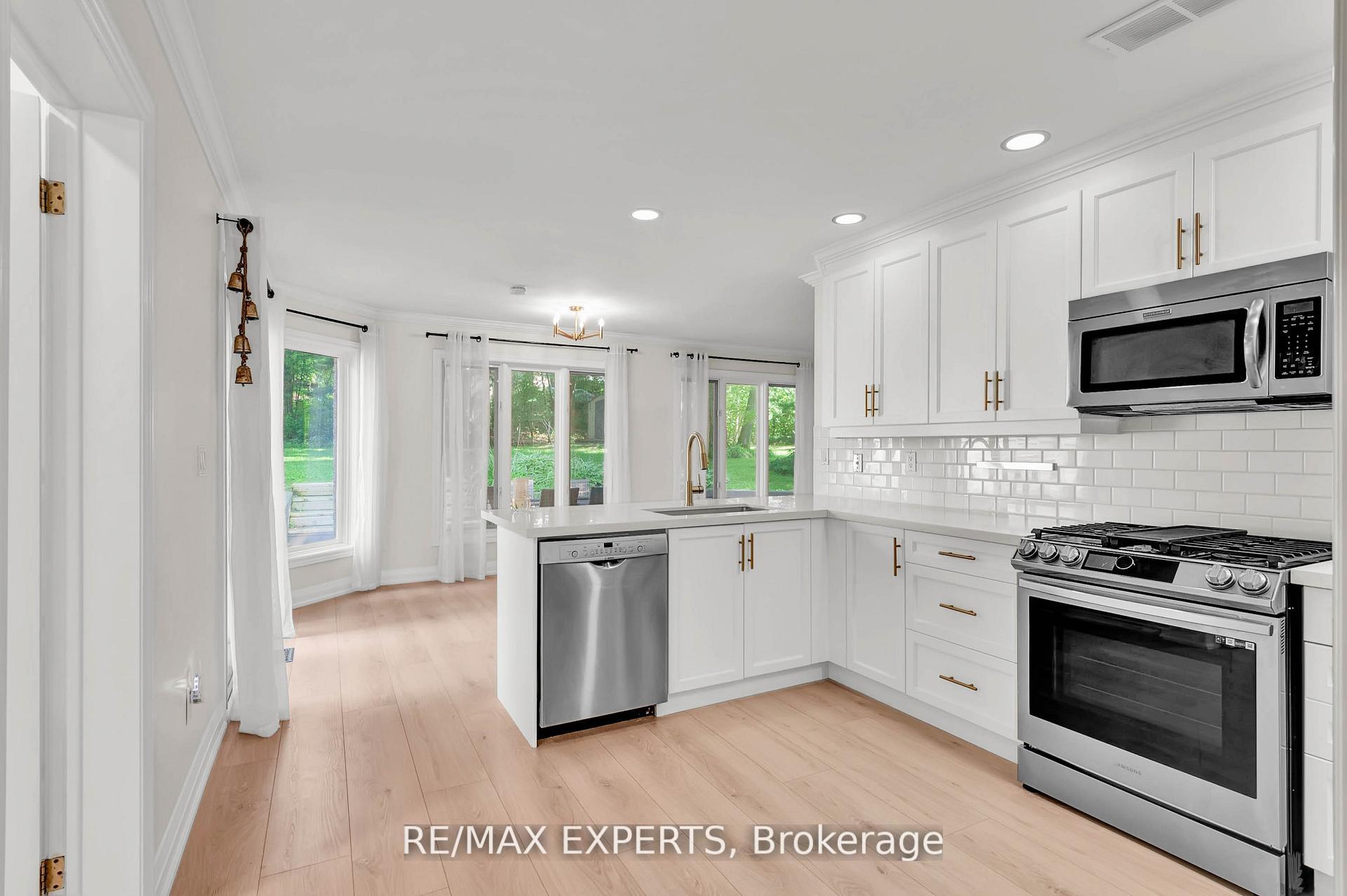 Photo 10 of 14 Alana Drive, Springwater, Centre Vespra — HOMEH