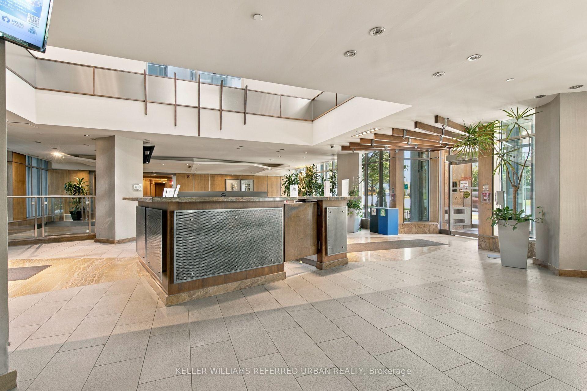 Photo 4 of Unit 912, 2219 Lake Shore Boulevard W, Etobicoke, Mimico — HOMEH