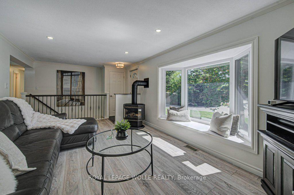 Photo 4 of 108 Lake Road, Puslinch, Puslinch Lake Settlement Areas — HOMEH