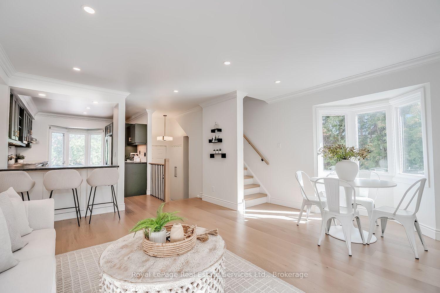 Photo 4 of 65 Normandy Place, Oakville, Central — HOMEH