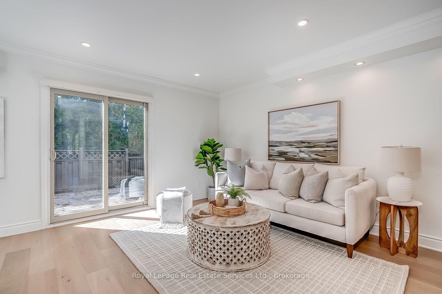 Photo 10 of 65 Normandy Place, Oakville, Central — HOMEH