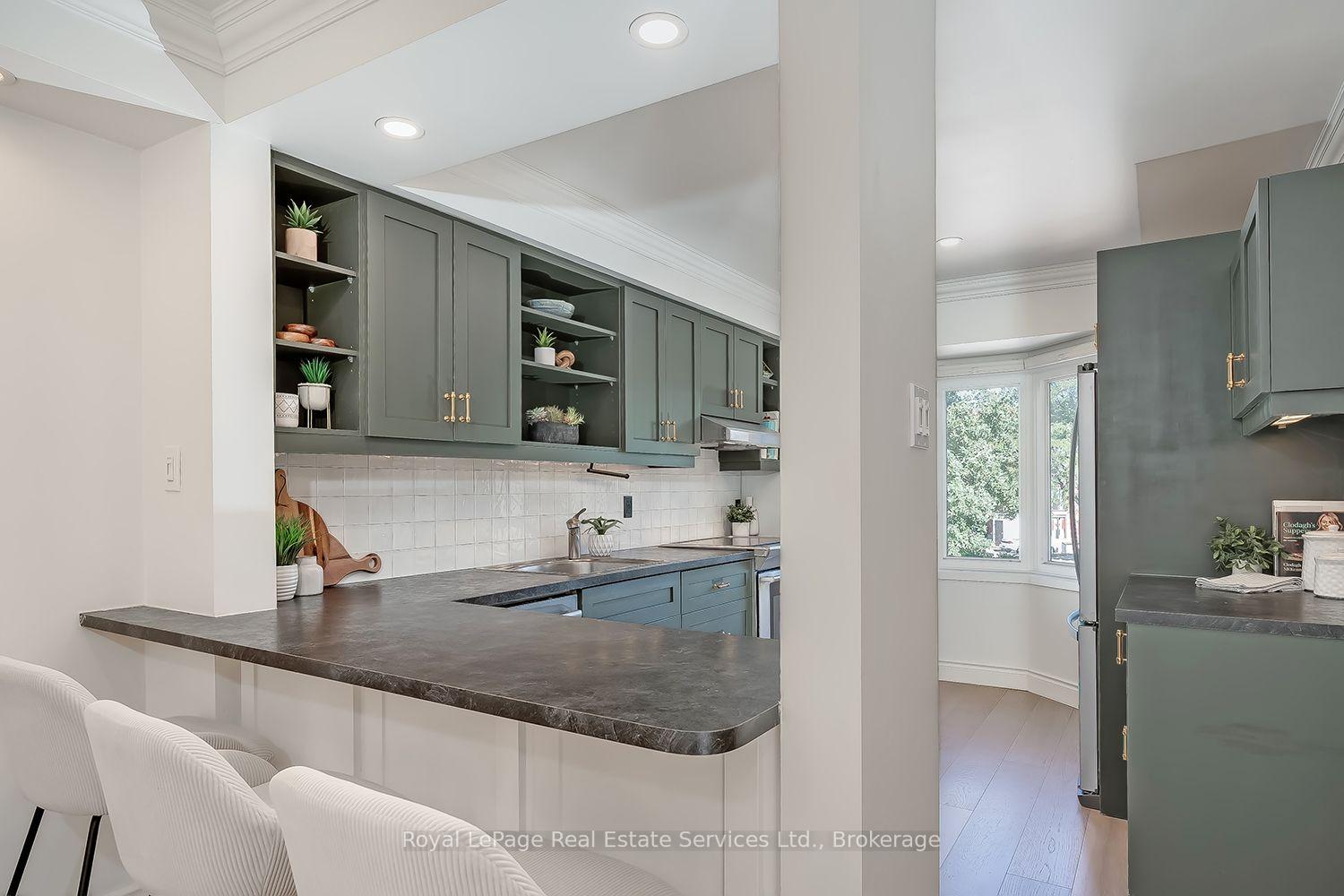 Photo 18 of 65 Normandy Place, Oakville, Central — HOMEH