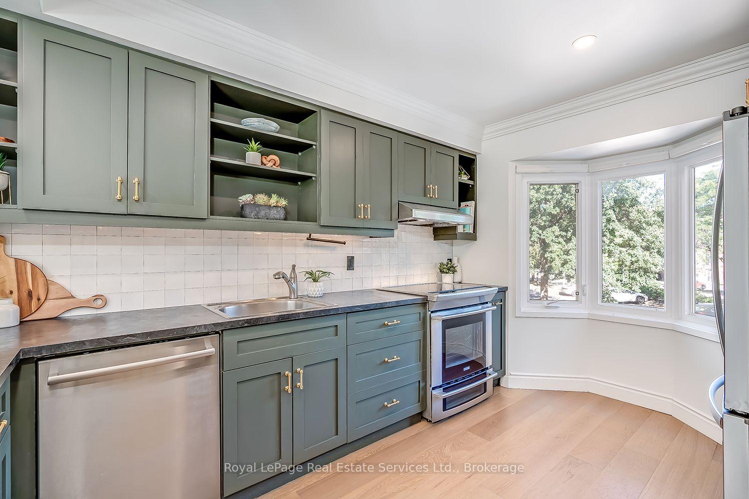 Photo 23 of 65 Normandy Place, Oakville, Central — HOMEH