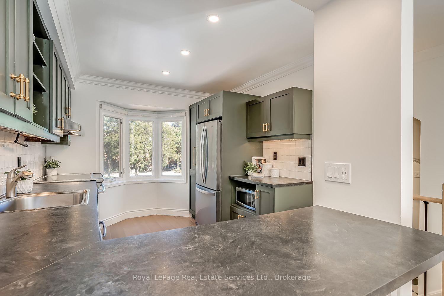 Photo 31 of 65 Normandy Place, Oakville, Central — HOMEH