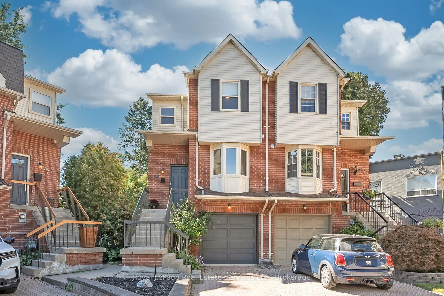 Photo 3 of 65 Normandy Place, Oakville, Central — HOMEH