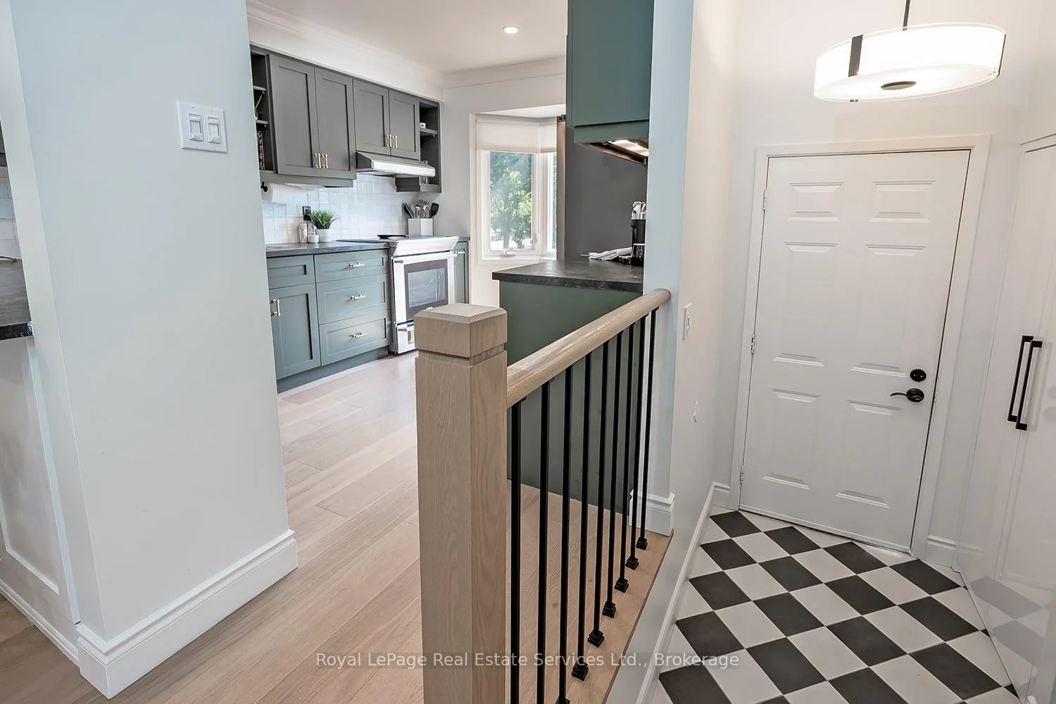 Photo 7 of 65 Normandy Place, Oakville, Central — HOMEH