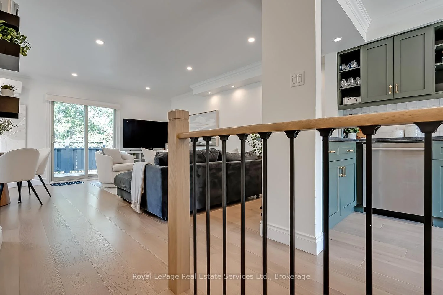 Photo 9 of 65 Normandy Place, Oakville, Central — HOMEH