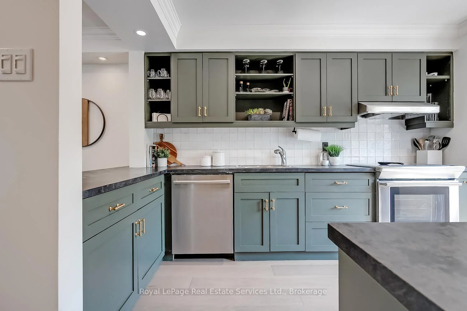 Photo 11 of 65 Normandy Place, Oakville, Central — HOMEH