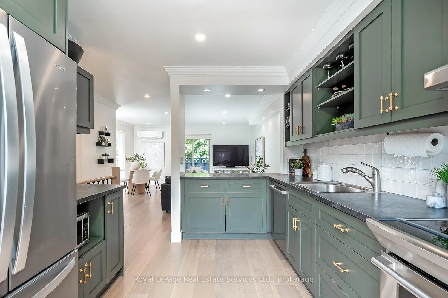 Photo 15 of 65 Normandy Place, Oakville, Central — HOMEH