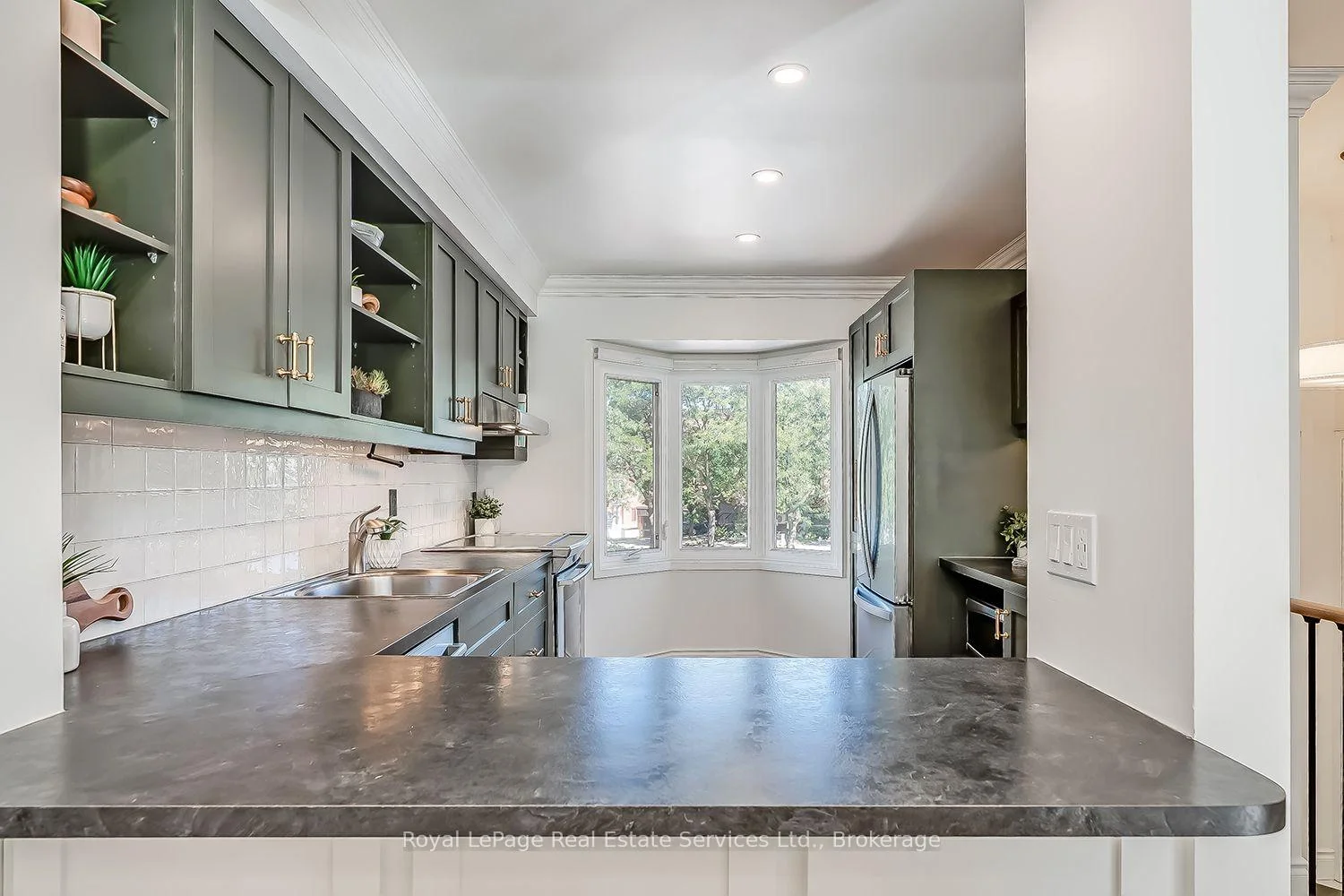 Photo 30 of 65 Normandy Place, Oakville, Central — HOMEH