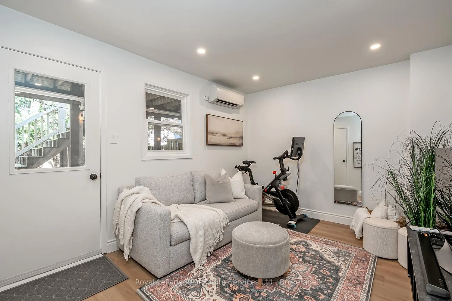 Photo 56 of 65 Normandy Place, Oakville, Central — HOMEH