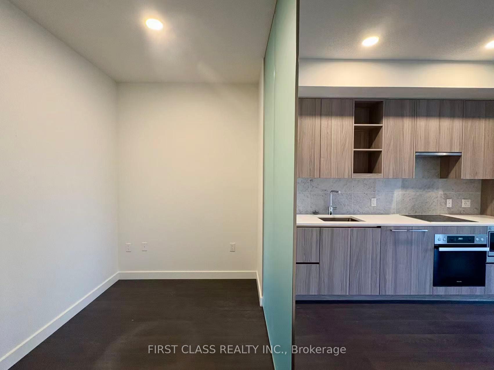 Photo 4 of Unit 608, 95 Mcmahon Drive, North York, Bayview Village — HOMEH