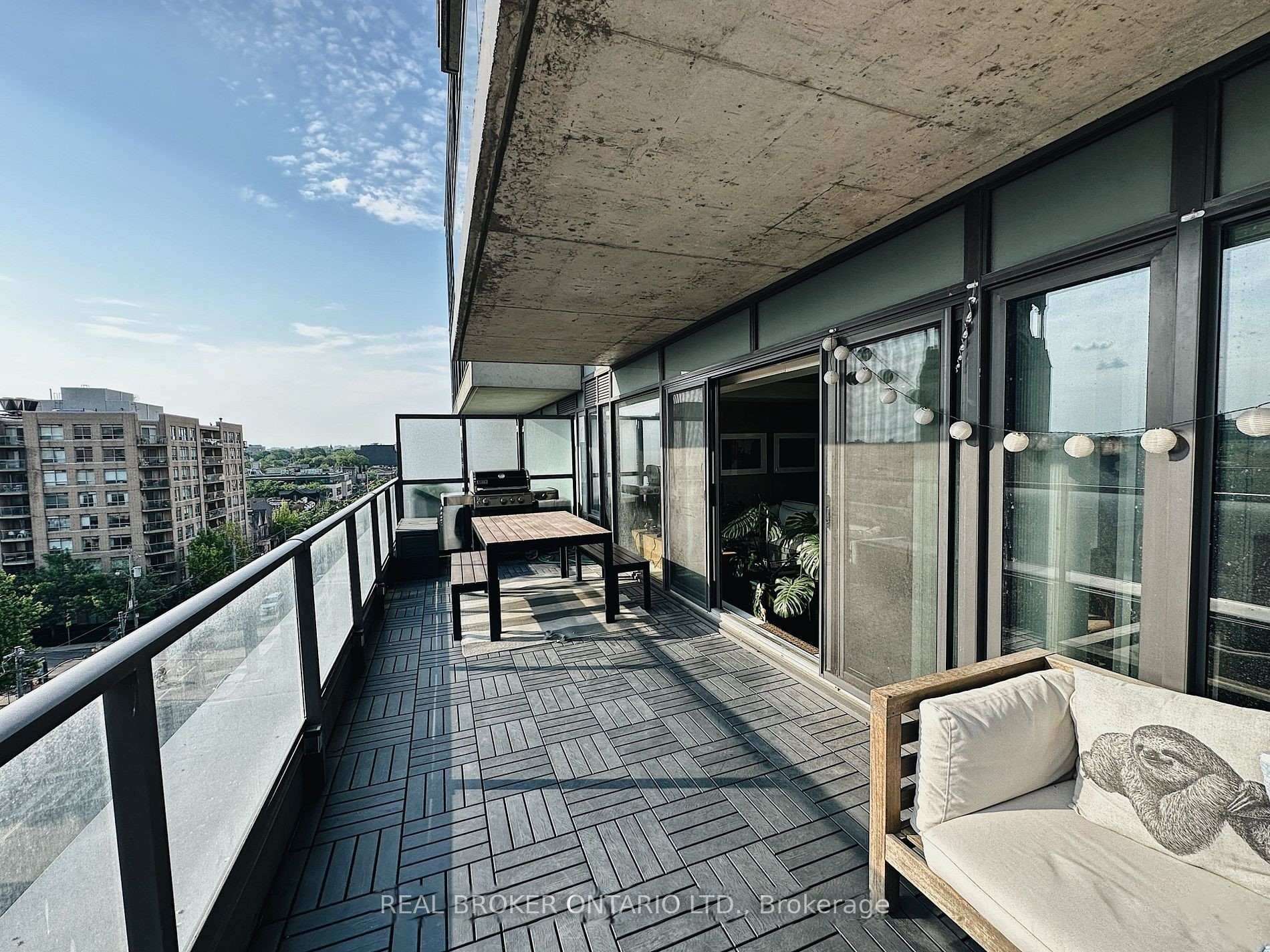 Photo 2 of Unit 605, 111 Bathurst Street, Toronto, Waterfront Communities — HOMEH