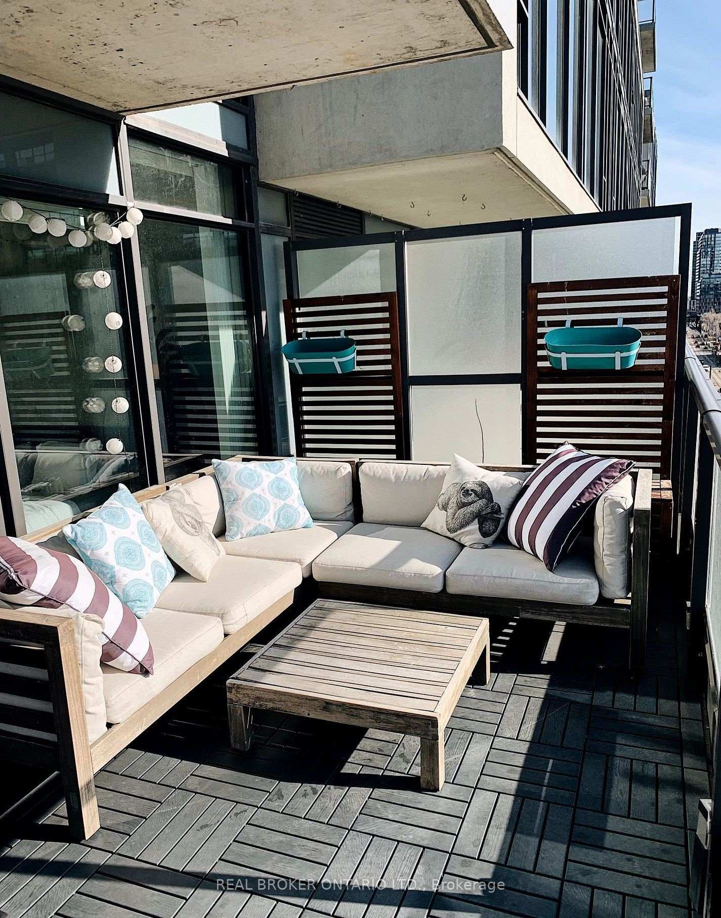 Photo 3 of Unit 605, 111 Bathurst Street, Toronto, Waterfront Communities — HOMEH