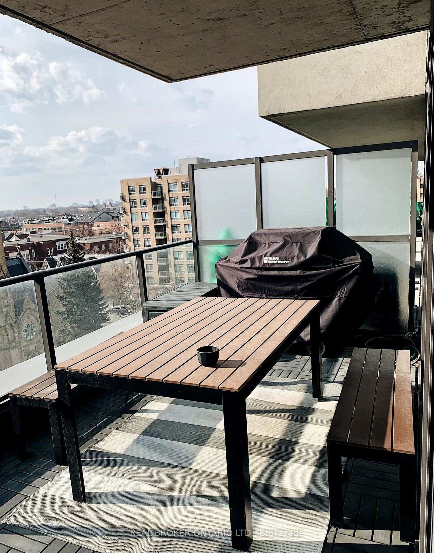Photo 4 of Unit 605, 111 Bathurst Street, Toronto, Waterfront Communities — HOMEH