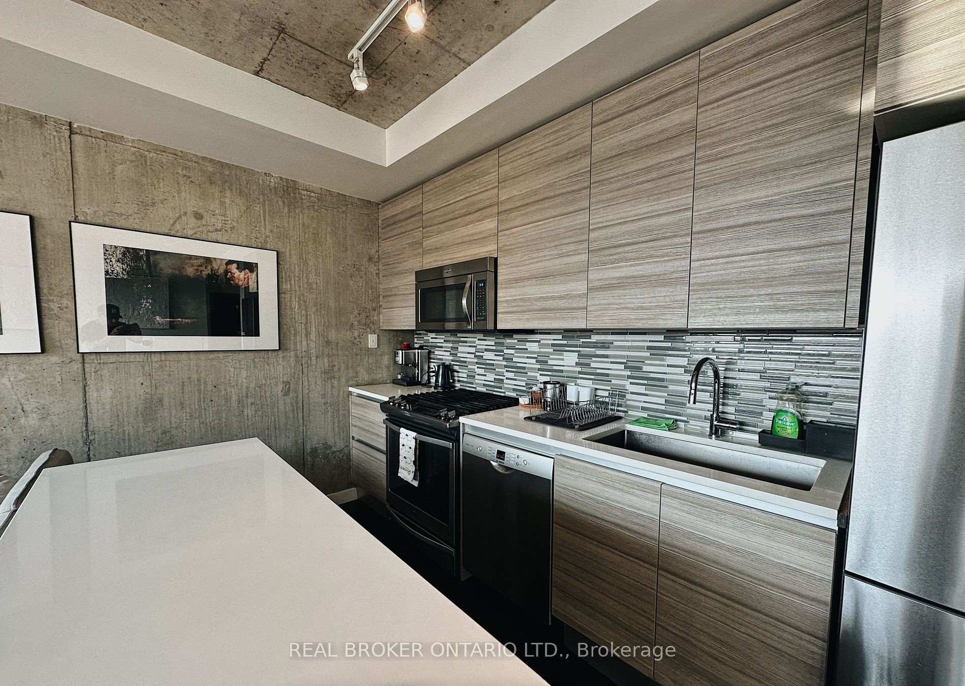 Photo 13 of Unit 605, 111 Bathurst Street, Toronto, Waterfront Communities — HOMEH