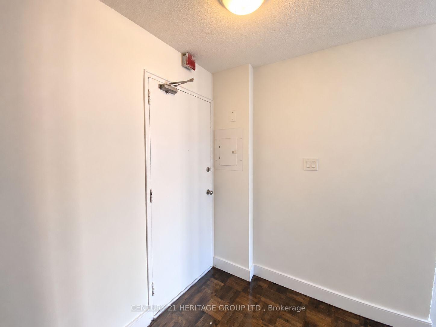 Photo 3 of Unit 307, 3101 Eglinton Avenue E, Scarborough, Scarborough Village — HOMEH