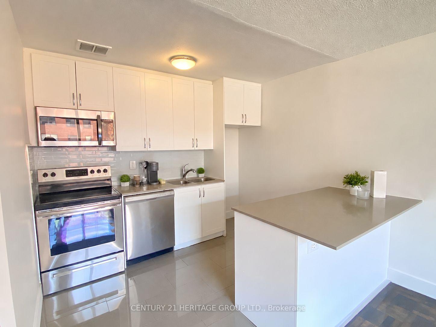 Photo 4 of Unit 307, 3101 Eglinton Avenue E, Scarborough, Scarborough Village — HOMEH