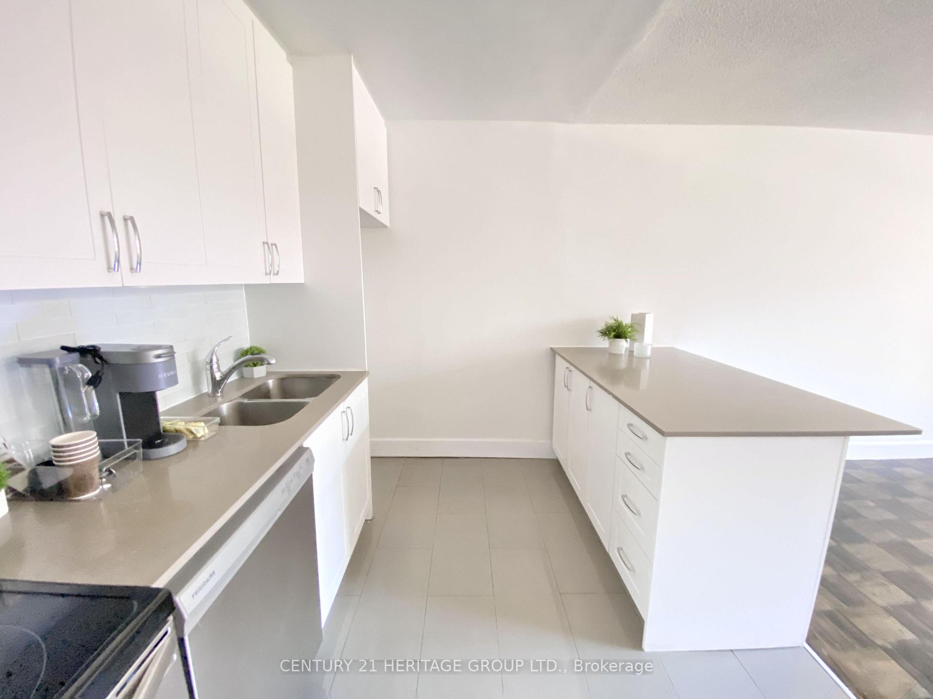 Photo 5 of Unit 307, 3101 Eglinton Avenue E, Scarborough, Scarborough Village — HOMEH