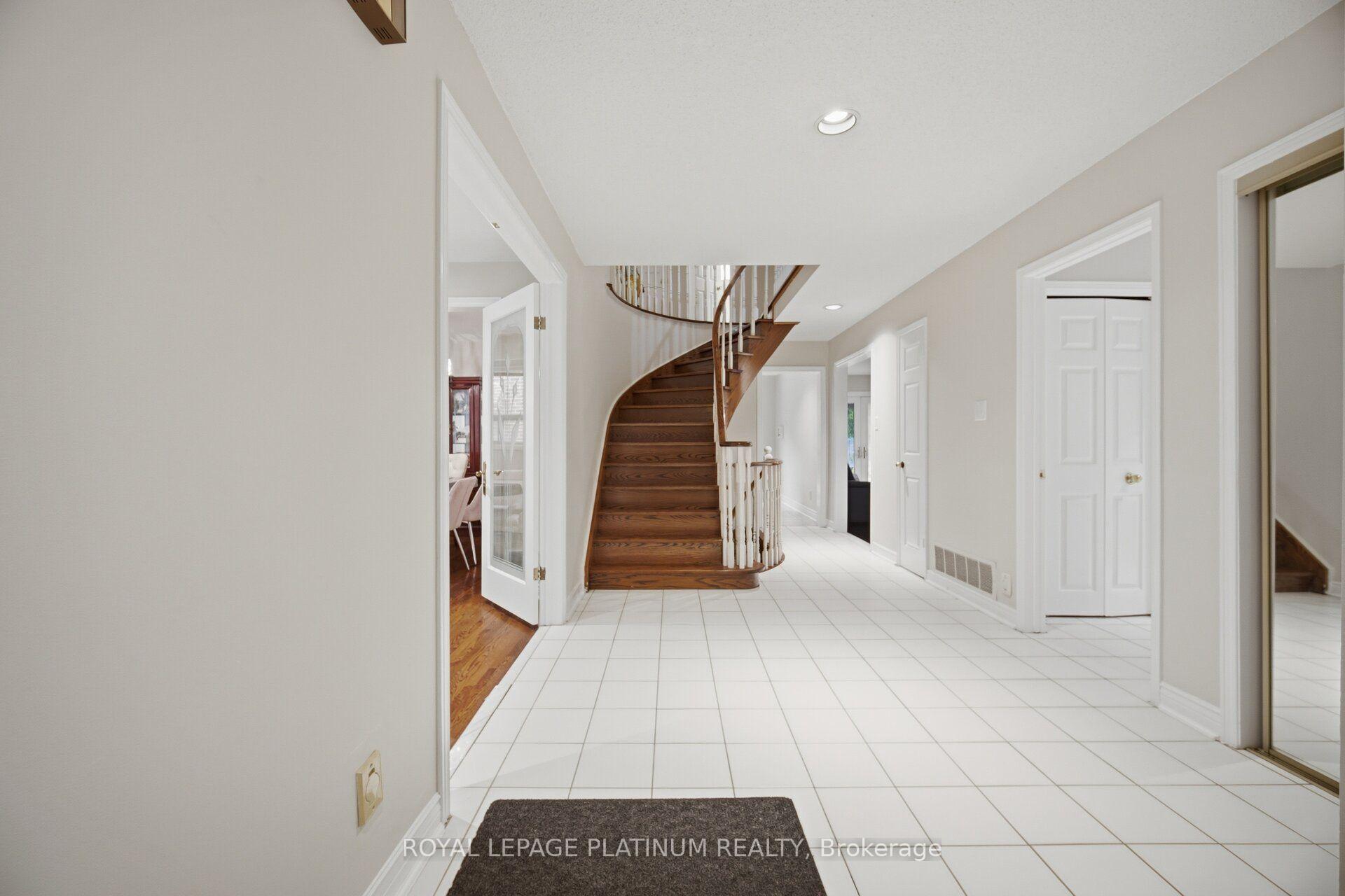 Photo 5 of 2542 Pollard Drive, Mississauga, Erindale — HOMEH