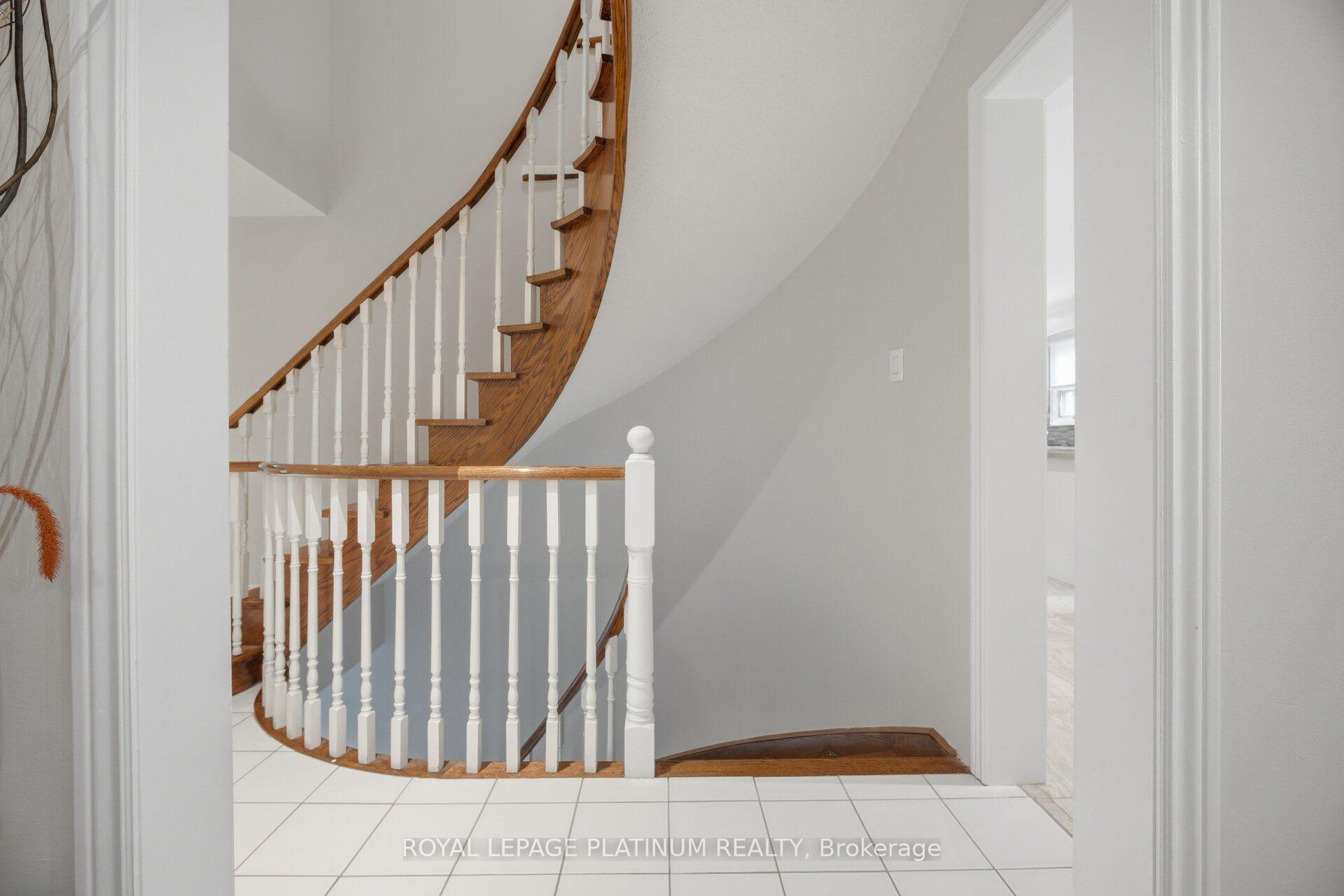 Photo 28 of 2542 Pollard Drive, Mississauga, Erindale — HOMEH