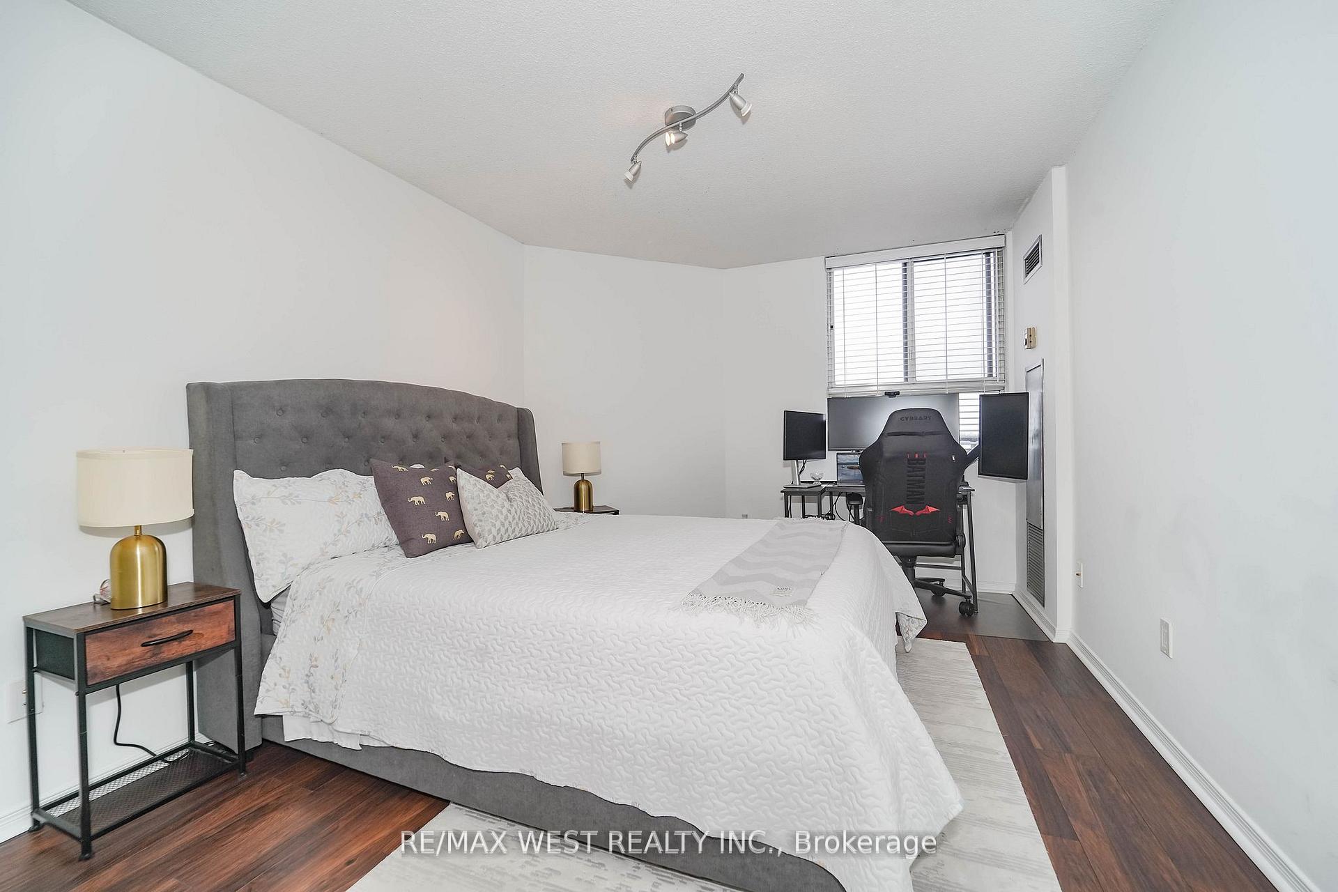 Photo 5 of Unit PH10, 234 Albion Road, Etobicoke, Elms-Old Rexdale — HOMEH