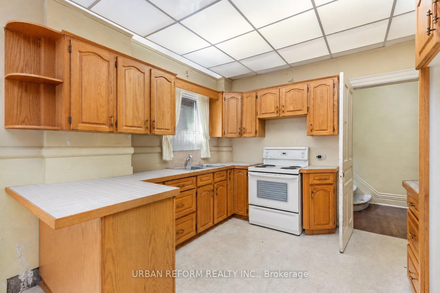 Photo 13 of 197 De Grassi Street, Toronto, South Riverdale — HOMEH