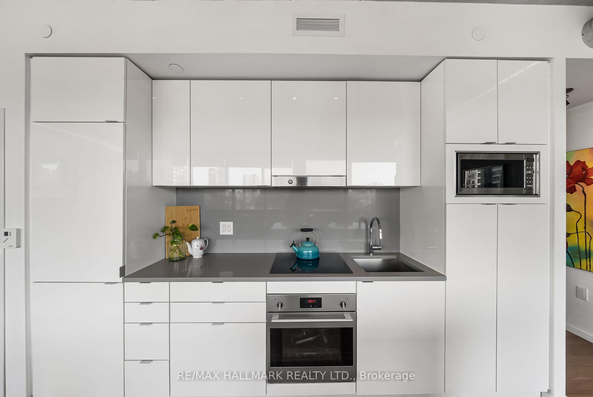 Photo 13 of Unit 709, 21 Lawren Harris Square, Toronto, Moss Park — HOMEH